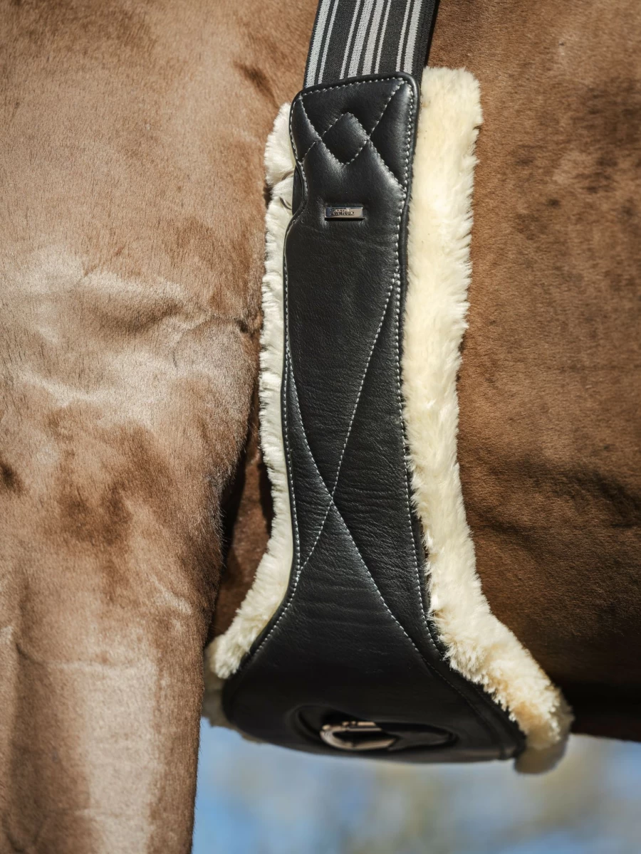 LeMieux Arika Simuwool Contoured Long Girth - Black Equestrian Girth for Horses